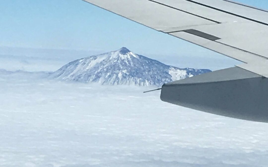 Buch Sitzeplätze in Flugrichtung links für einen Blick auf den Teide beim Landeanflug Teneriffa Reiseblog