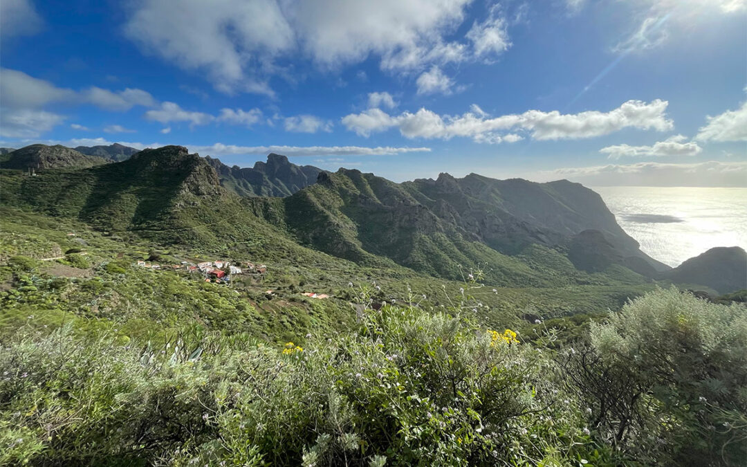 Blick auf das Dorf Carrrizales im Teno-Gebirge.