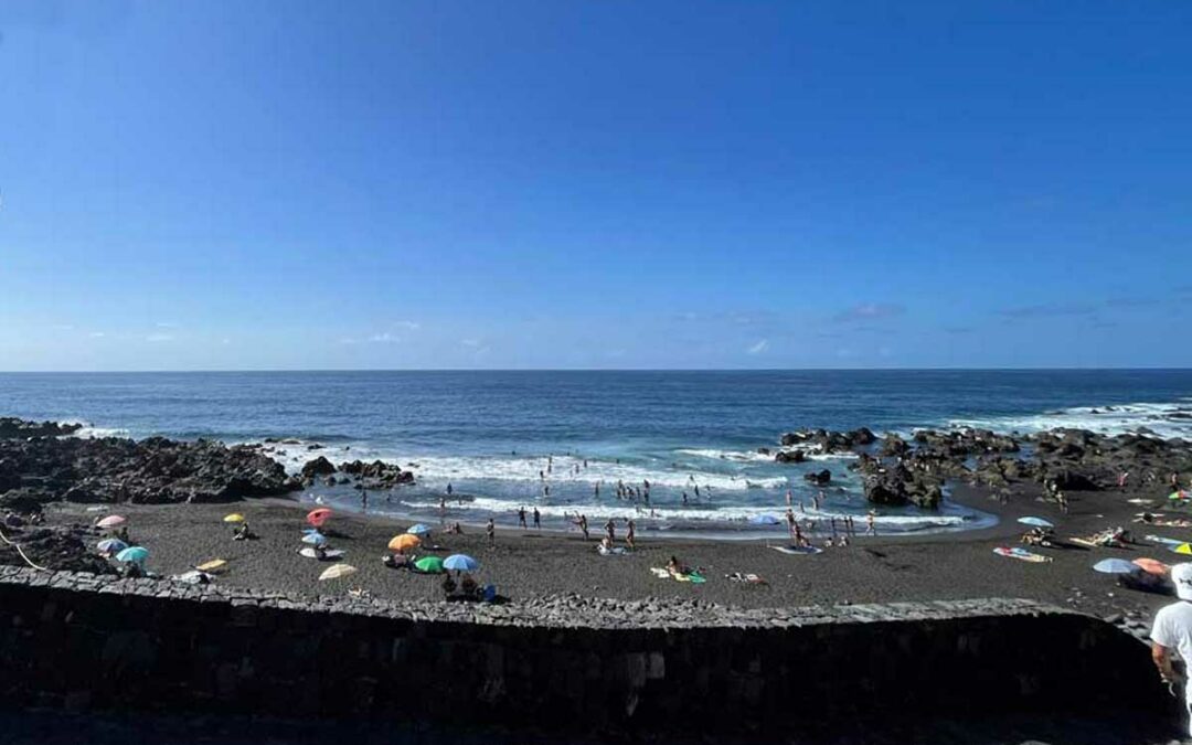 bewachter Strand an der Nordküste von Teneriffa