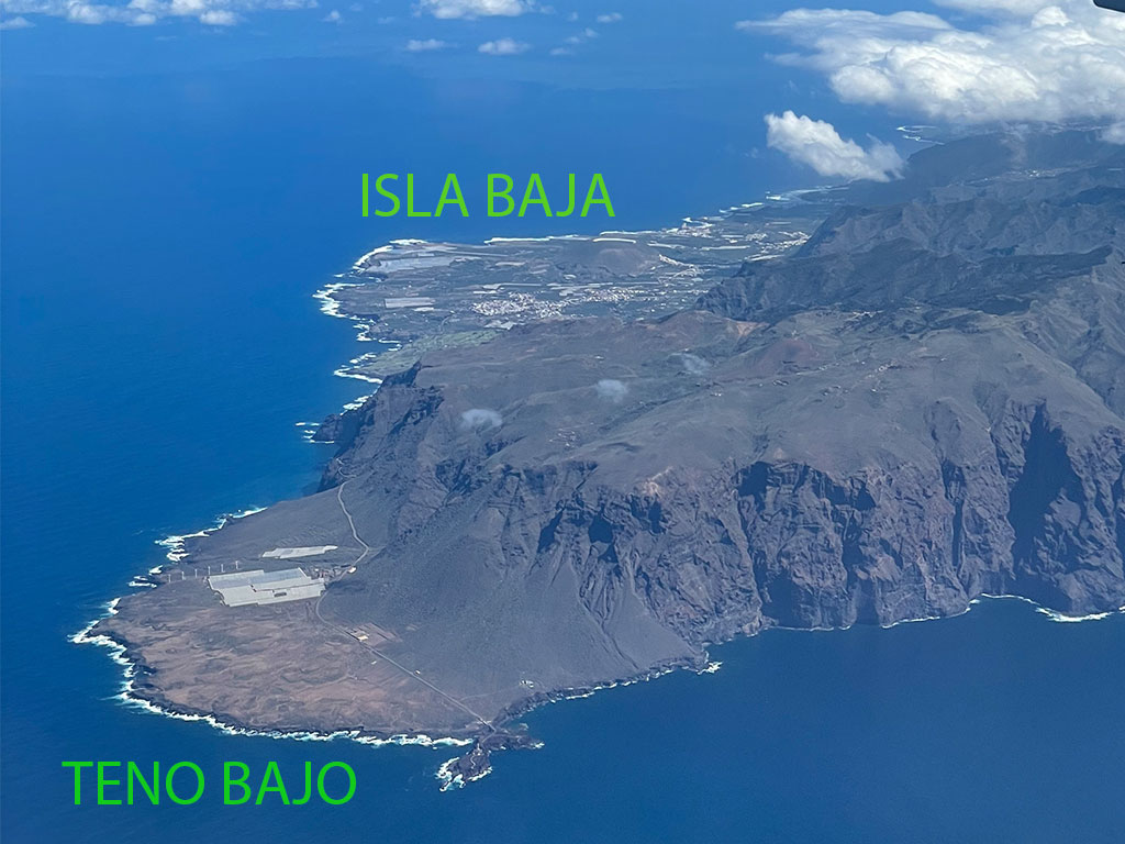 tsunami-teneriffa-kueste Luftaufnahme der Insel Teneriffa, auf der man die flachen Küstenbereiche im Nordwesten und die Steilklippen sieht.