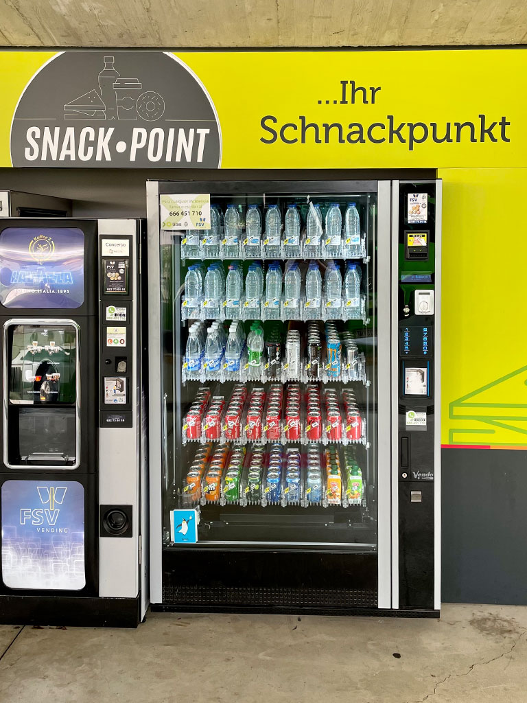 Ein charmanter Übersetzungsfehler an einem Automaten in Puerto de la Cruz, aus Snack-Point wurde Schnackpunkt
